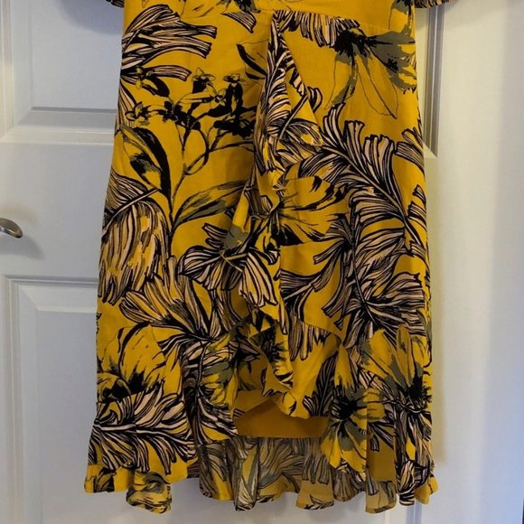Guess Summer/Resort Dress (Medium) - Picture 3 of 3